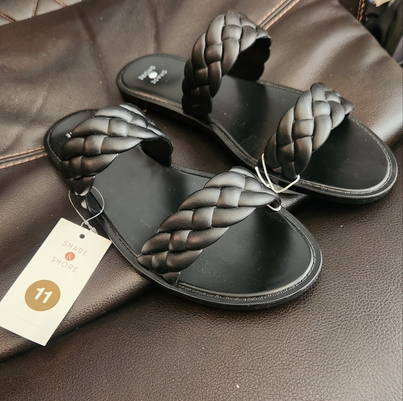 Shade & Shore Black Sandals - Picture 2 of 2